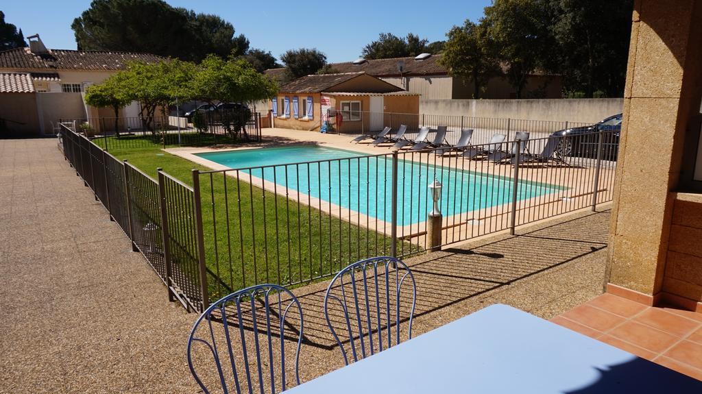 Appartements " Le Clos De La Cerisaie" Castillon-du-Gard Exterior photo