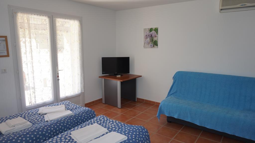 Appartements " Le Clos De La Cerisaie" Castillon-du-Gard Exterior photo