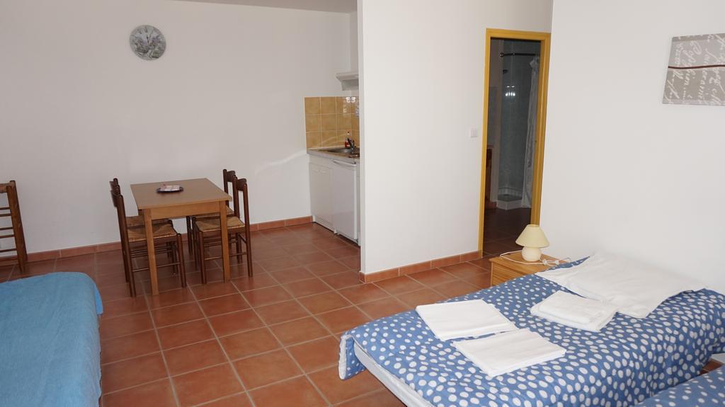 Appartements " Le Clos De La Cerisaie" Castillon-du-Gard Exterior photo