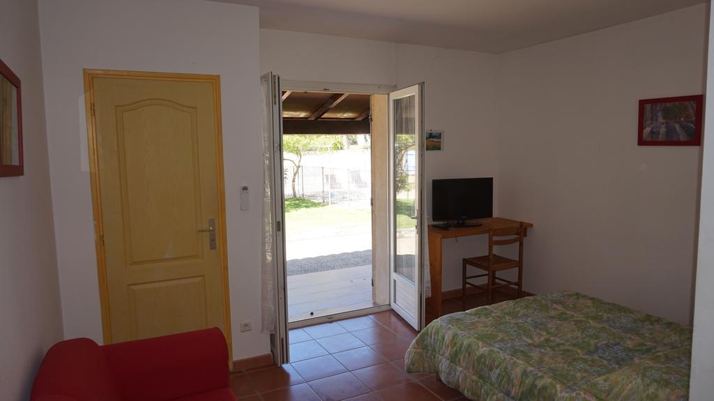 Appartements " Le Clos De La Cerisaie" Castillon-du-Gard Exterior photo