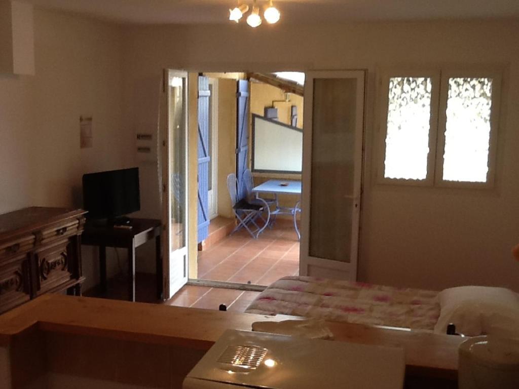 Appartements " Le Clos De La Cerisaie" Castillon-du-Gard Room photo