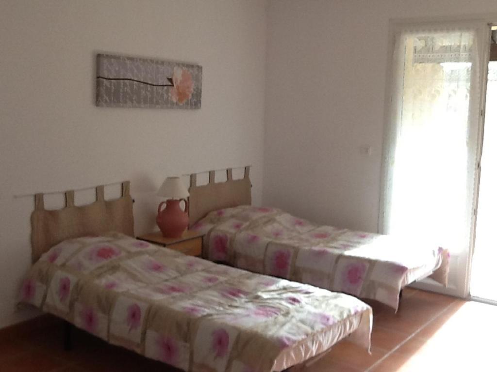 Appartements " Le Clos De La Cerisaie" Castillon-du-Gard Room photo