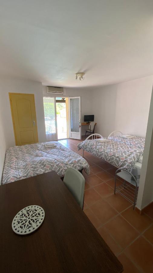 Appartements " Le Clos De La Cerisaie" Castillon-du-Gard Exterior photo