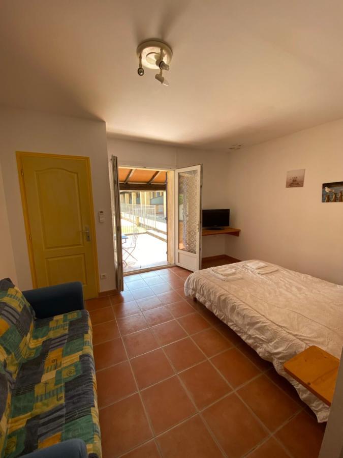 Appartements " Le Clos De La Cerisaie" Castillon-du-Gard Exterior photo