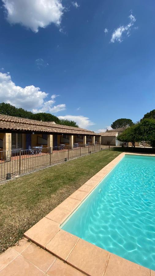 Appartements " Le Clos De La Cerisaie" Castillon-du-Gard Exterior photo